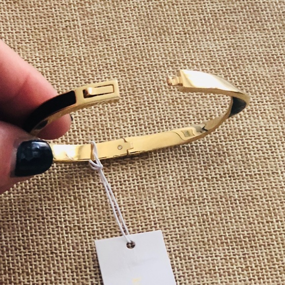 🆕Kate Spade “Do the twist” enamel hinged bangle - Picture 4 of 5